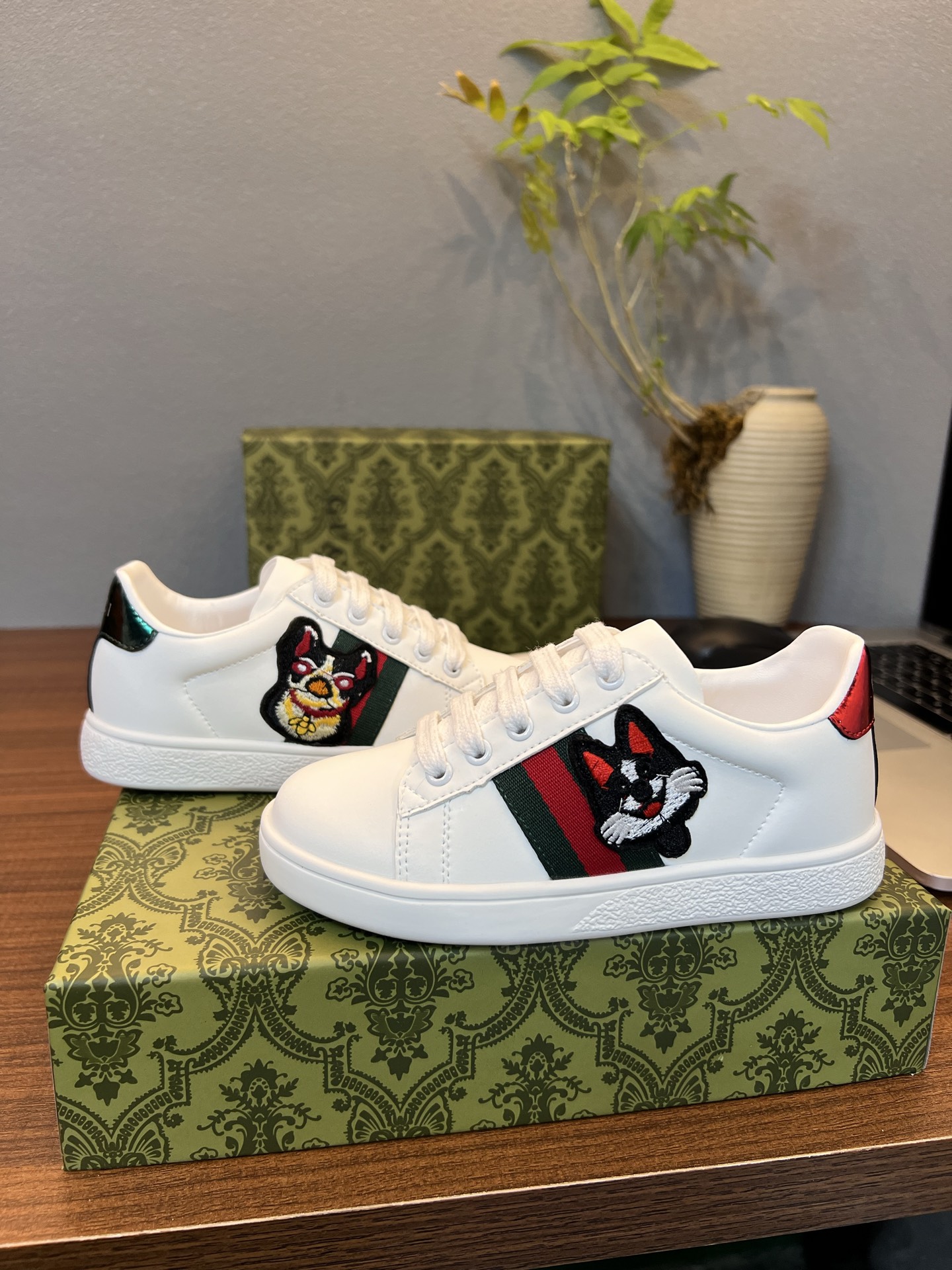 Children's shoes child